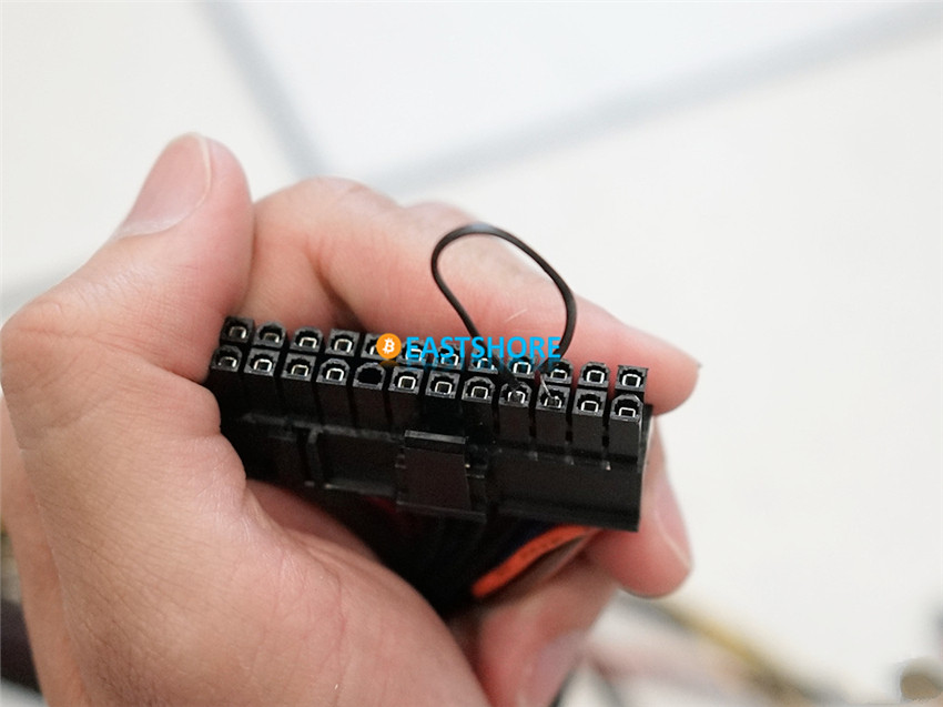 How to Assemble Your Own Mining Rigs with Eight Graphics Cards IMG 16